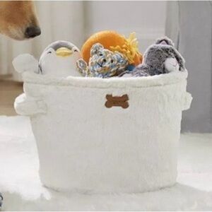 🐾Koolaburra by UGG Faux Fur Pet Storage Bin🐾